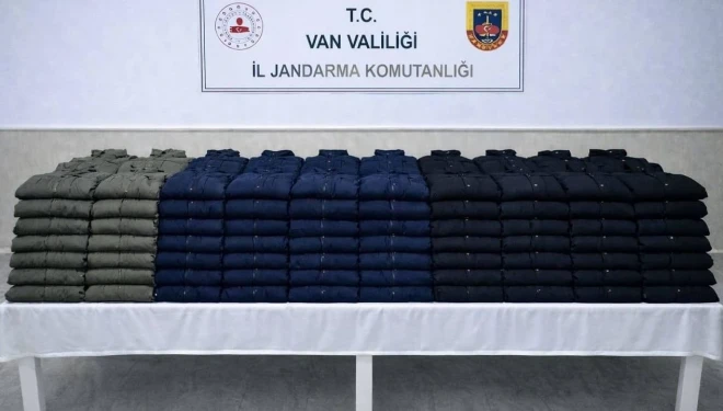 Van’da 400 bin TL’lik gümrük kaçağı mont ele geçirildi!
