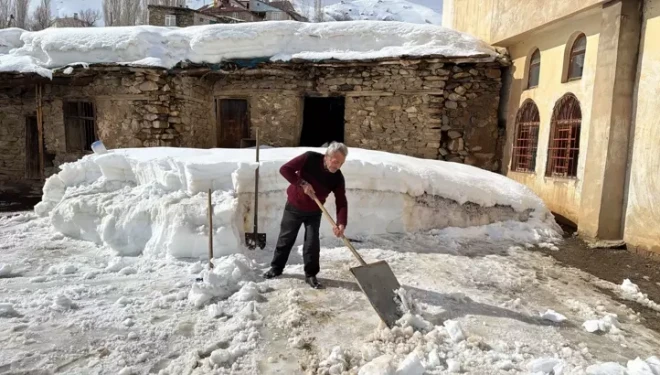 Van’da 106 yerleşim yeri ulaşıma kapandı