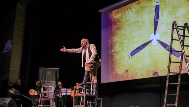 Öğrenciler “Bir Tayyareci Vecihi Hürkuş” tiyatrosunu izledi