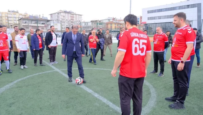 Gençlig liseler arası futbol turnuvası Van'da başladı
