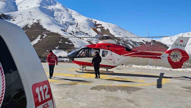 Bahçesaray’da 40 yaşındaki hasta ambulans helikopter ile Van’a getirildi