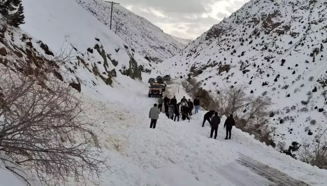 Off-road ekibi çığdan son anda kurtuldu