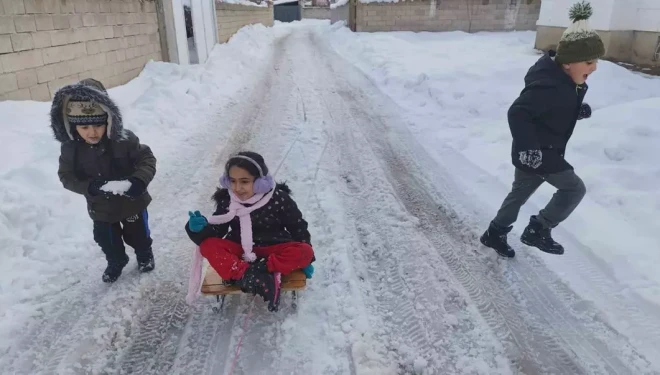 Erciş’te yoğun kar yağışı