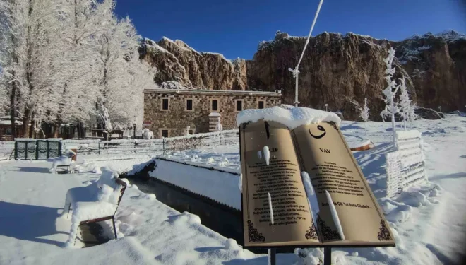 Van’da gece yağan kar kartpostallık manzaralar oluşturdu