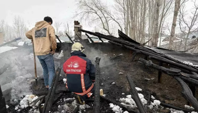 Van’da çatı yangını