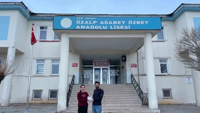 Özalp’te kitap okuma sınavında dereceye girenlere ödülleri verildi