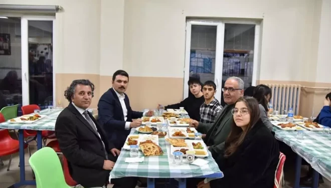 İpekyolu Kaymakamı öğrencilerle