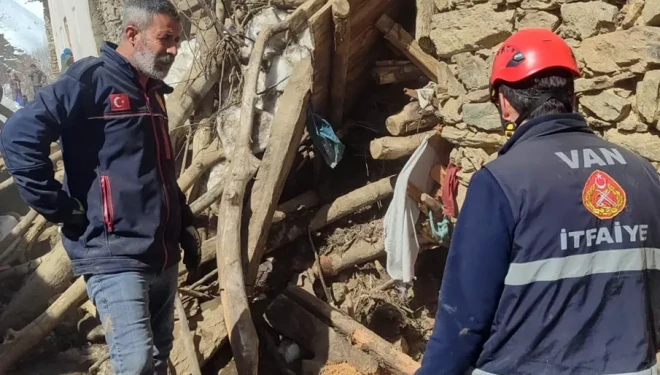 Çatak’ta ahır çöktü: 50 kuzu göçük altında kaldı