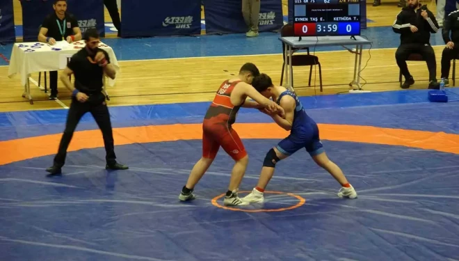 U15 Güreş Grup Müsabakaları Van’da başladı