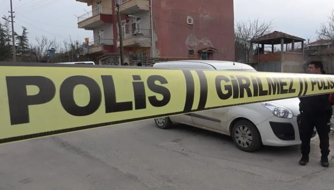 İki kardeş babalarını bıçak ve baltayla öldürdü!