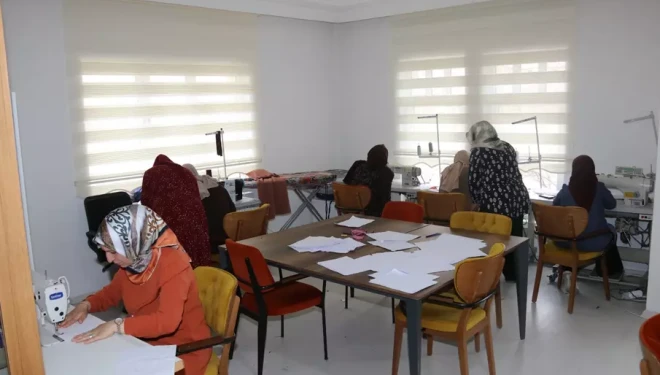 Edremitli kadınlar dikiş atölyesinde