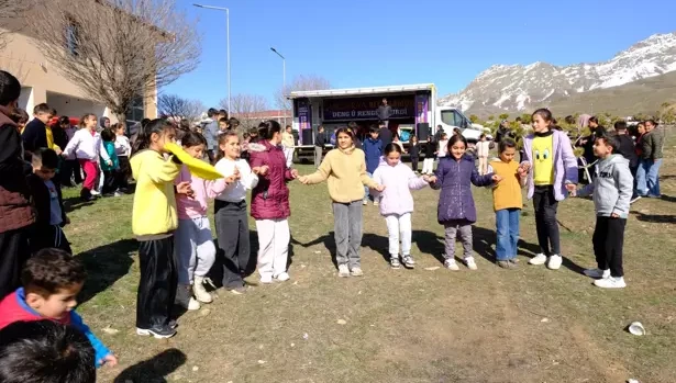 Van’da açık hava etkinliğinde çocuklar gönüllerince eğlendi