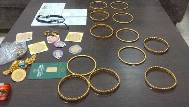 Otobüste unutulan 300 gram altın sahibine teslim edildi