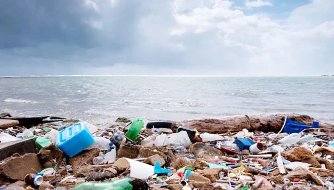 Yağış arttı, risk büyüdü: Van Gölü’ne derelerle çöp taşınıyor