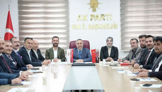 AK Parti Van İl Başkanlığı yeni yürütmesiyle ilk toplantısını yaptı
