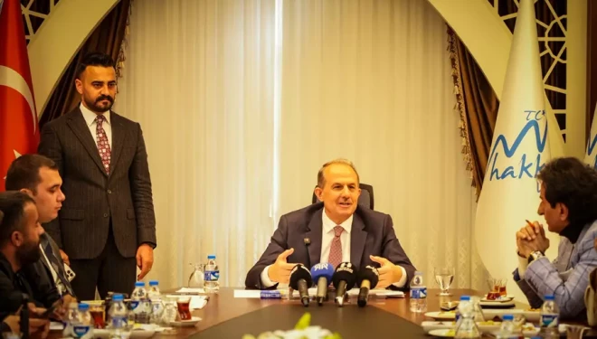 Van - Hakkari Karayolu’ndaki heyelan ulaşımı aksattı