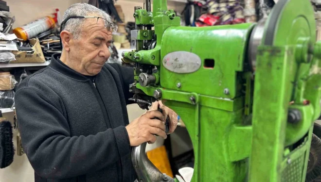 32 yıllık ayakkabı ustasının çırak sitemi