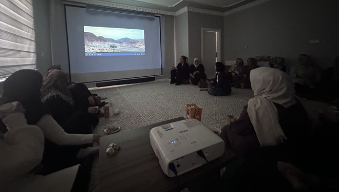 Edremitli kadınlar film gösteriminde buluştu