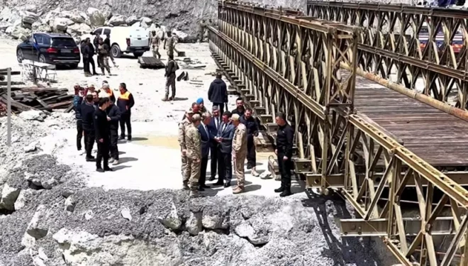 Vali Taşyapan, panel köprü yapım çalışmalarını yerinde inceledi