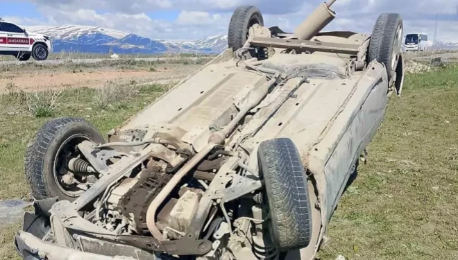 Çaldıran’da otomobil takla attı: 2 yaralı