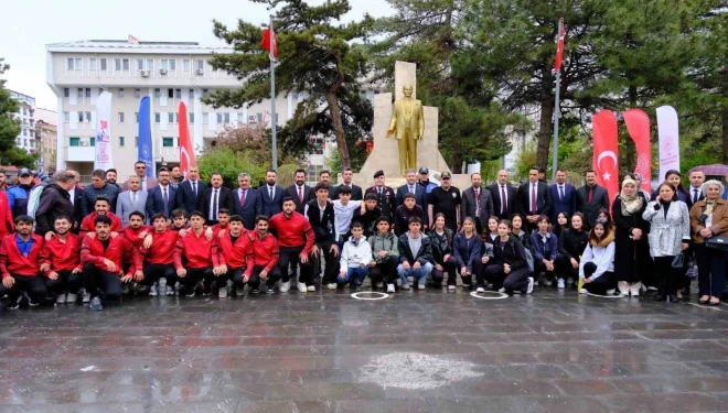 Van’da 19 Mayıs kutlamaları çelenk sunma töreniyle başladı