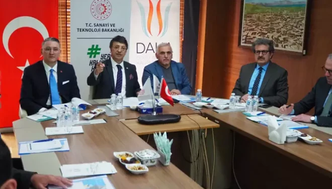 AK Partili Türkmenoğlu
