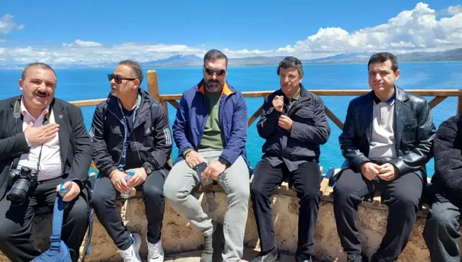 AK Parti Van Milletvekili Türkmenoğlu, Basınla Akdamar Adası’nı gezdi
