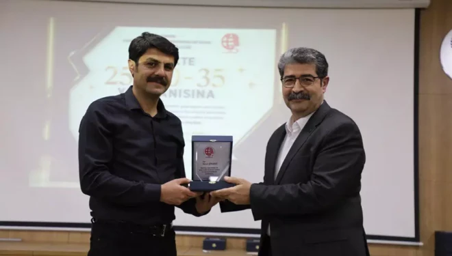 Eşbaşkanlar harita mühendislerine 25’inci yıl plaketi verdi