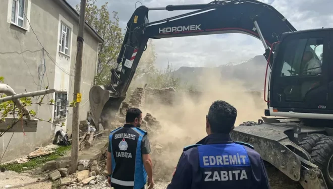 Van'da ahır yıkımları devam ediyor