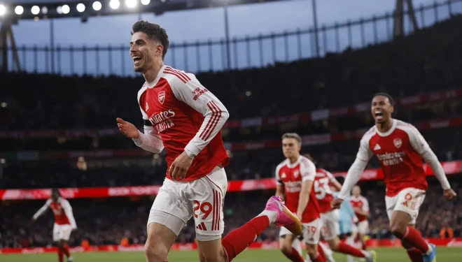 Premier Lig'de şampiyon Arsenal!