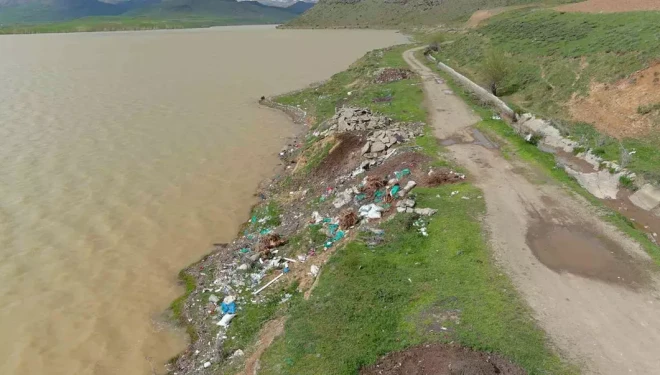 Koçköprü Barajı’nda atıklar