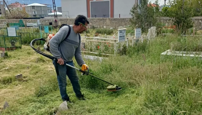 VBB'den bayram öncesi mezarlıklarda temizlik
