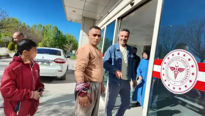 Kurban keserken bıçakla kendini yaraladı