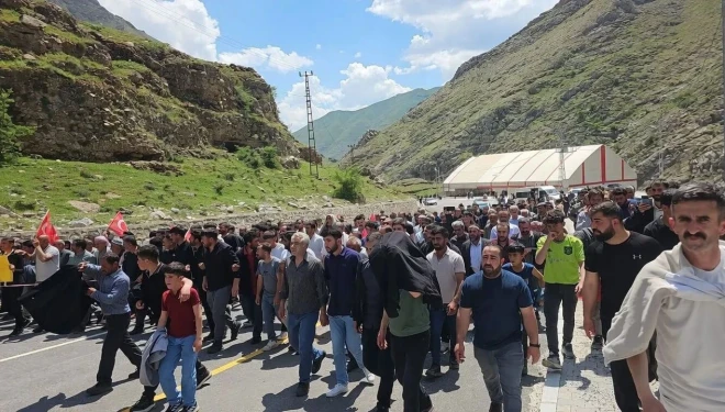 Bahçesaray’da yol protestosu