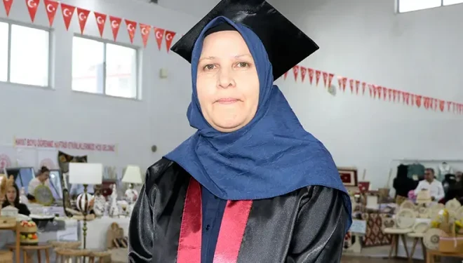 56 yaşında lise diploması alıp kep attı; hedefi üniversite