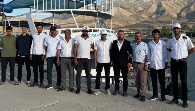 Van Gölü’nde Kabotaj ve Denizcilik Bayramı’nın 100. yılı coşkuyla kutlandı