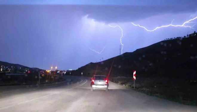 Van’da yağmurla birlikte