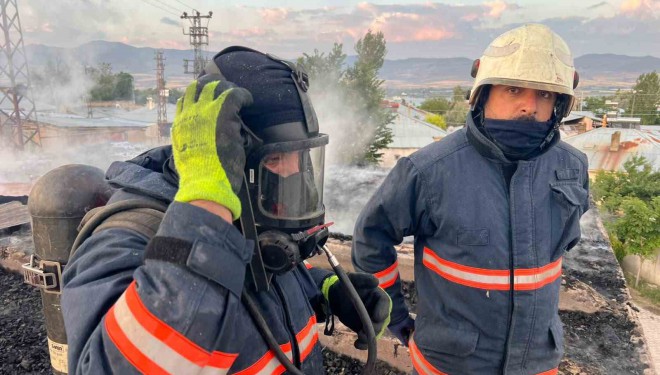 Van’da camide yangın