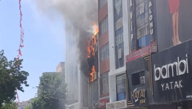 Van'da kafede çıkan yangında
