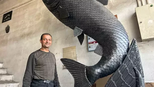 İranlı sanatçı atık metalden