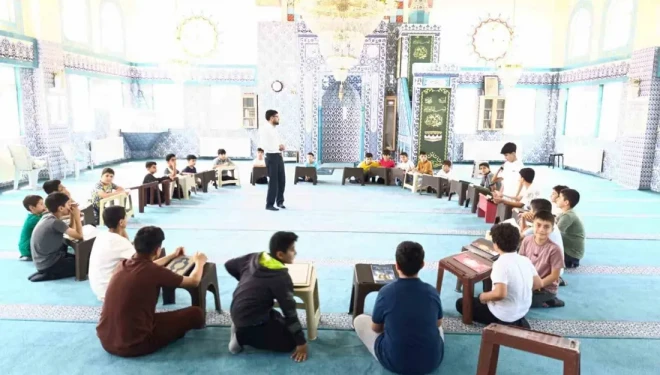 Edremit Şehitlik Camii Yaz Kur’an kursu öğrencilerine