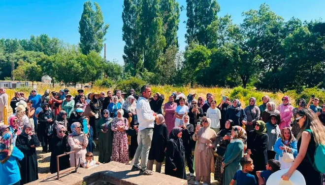 Van Büyükşehir Belediyesi'nden kadınlara tarih ve doğa gezisi