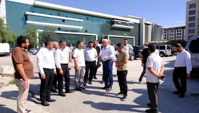 Hüda Par heyeti yıllardır mülkiyet sorun yaşayan esnafla bir araya geldi