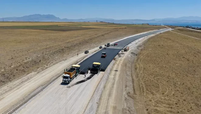 Van Gölü Sahil Yolu