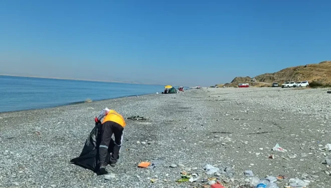 VBB'den Ayanıs Plaj'nda temizlik çalışması