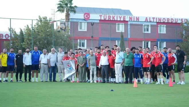 İzmir Ege Bölgesi Vanlılar Derneği’nden Vanspor’a moral ziyareti