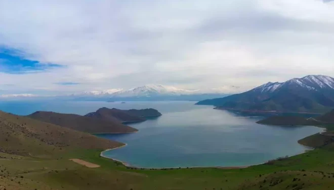 Van Gölü’nün eşsiz güzelliği Deveboynu Yarımadası