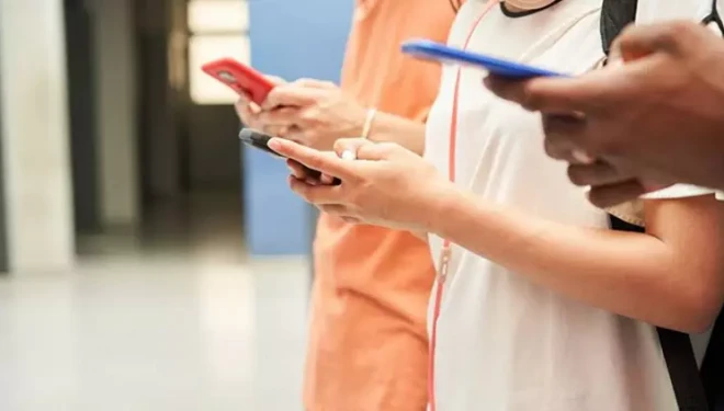 O ülkede ilkokullarda cep telefonu kullanımı yasaklandı