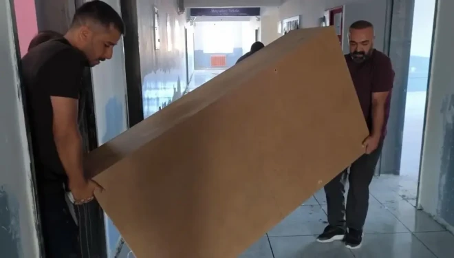 Van’da öğretmenler okulun yükünü birlikte omuzladı