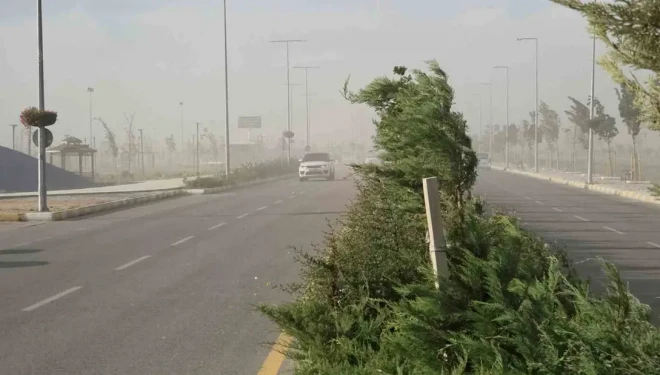 Van’da önce hortum, ardından şiddetli rüzgar etkili oldu